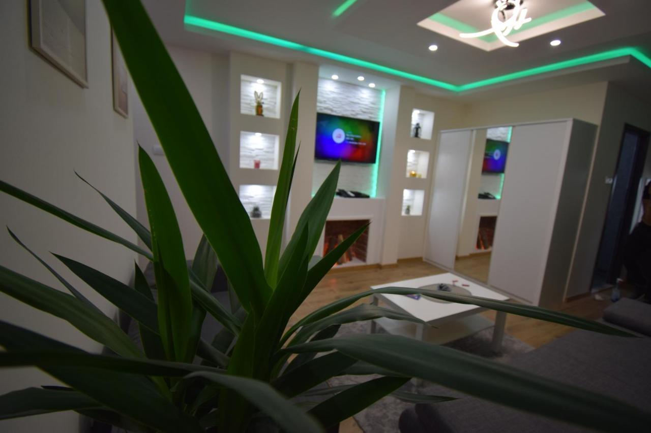 Apartments Wolf Belgrado Exterior foto